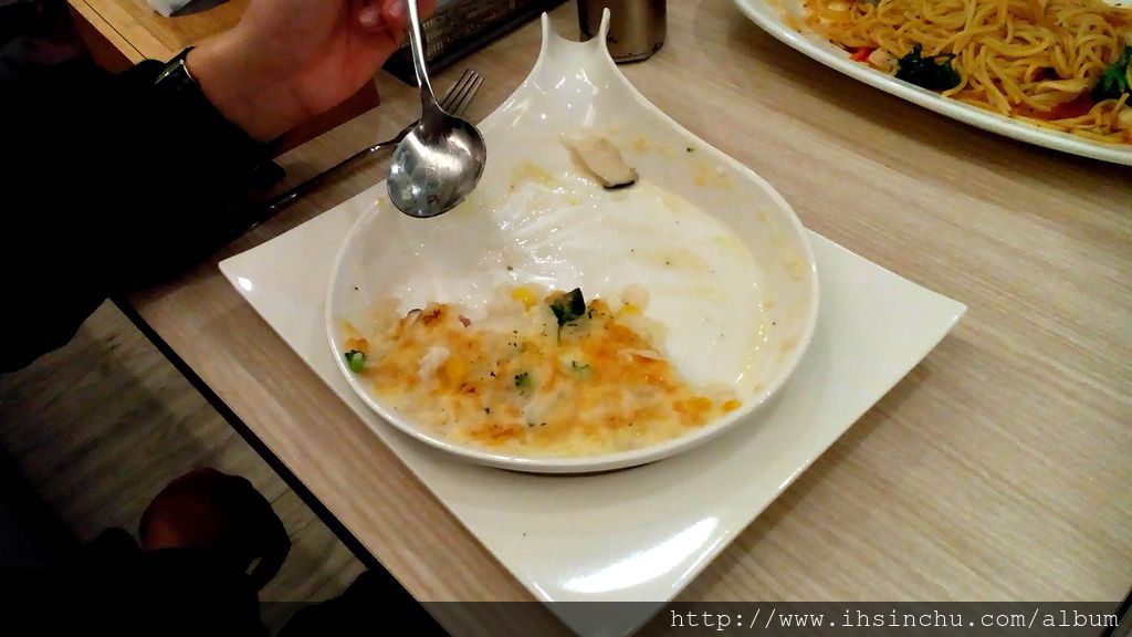 最近輕食或義大利食物蠻風行的,NU Pasta就在新竹開了好幾家連鎖店,主打平價好吃氣氛佳的美食用餐環境,鎖定年輕外食族群。 最近輕食或義大利食物蠻風行的,NU Pasta就在新竹開了好幾家連鎖店,主打平價好吃氣氛佳的美食用餐環境,鎖定年輕外食族群。