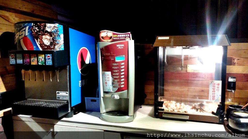 新竹平價小火鍋-想找新竹小火鍋吃到飽的地方嗎?推薦來六扇門小火鍋可以吃白飯爆米花冰淇淋吃到飽喔 新竹平價小火鍋-想找新竹小火鍋吃到飽的地方嗎?推薦來六扇門小火鍋可以吃白飯爆米花冰淇淋吃到飽喔