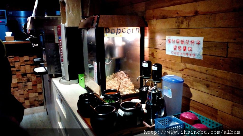 新竹平價小火鍋-想找新竹小火鍋吃到飽的地方嗎?推薦來六扇門小火鍋可以吃白飯爆米花冰淇淋吃到飽喔 新竹平價小火鍋-想找新竹小火鍋吃到飽的地方嗎?推薦來六扇門小火鍋可以吃白飯爆米花冰淇淋吃到飽喔