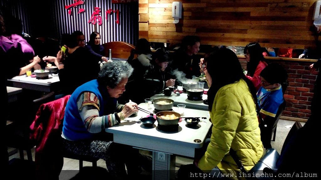 六扇門新竹平價小火鍋-想找新竹小火鍋吃到飽的地方嗎?推薦來六扇門小火鍋可以吃白飯爆米花冰淇淋吃到飽喔 六扇門新竹平價小火鍋-想找新竹小火鍋吃到飽的地方嗎?推薦來六扇門小火鍋可以吃白飯爆米花冰淇淋吃到飽喔