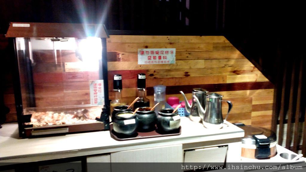 新竹平價小火鍋-想找新竹小火鍋吃到飽的地方嗎?推薦來六扇門小火鍋可以吃白飯爆米花冰淇淋吃到飽喔 新竹平價小火鍋-想找新竹小火鍋吃到飽的地方嗎?推薦來六扇門小火鍋可以吃白飯爆米花冰淇淋吃到飽喔