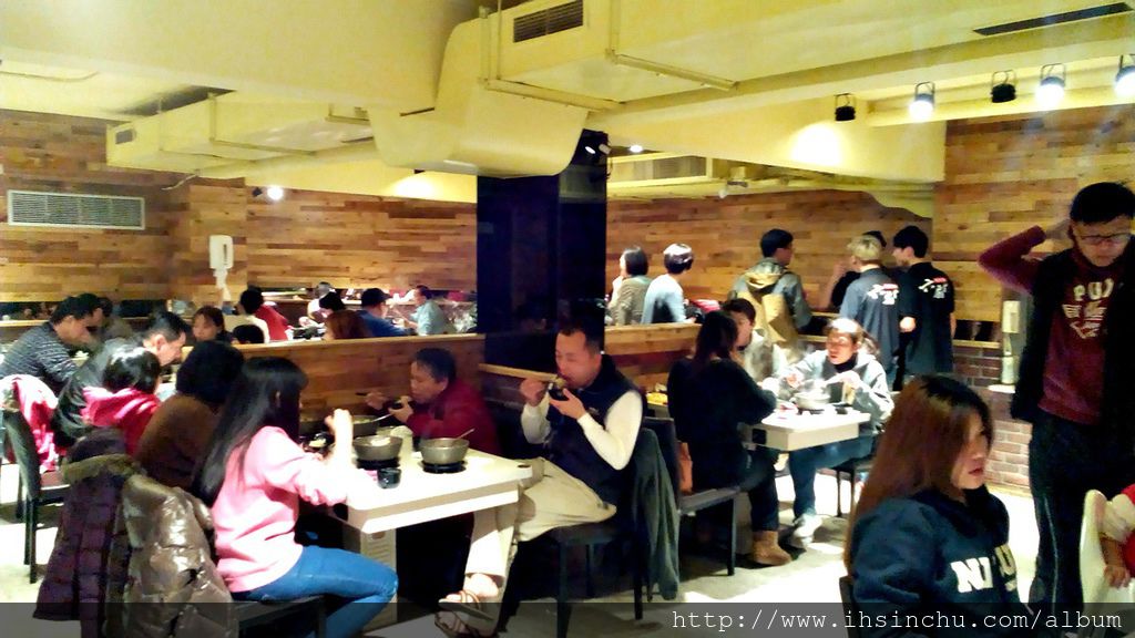 新竹平價小火鍋-想找新竹小火鍋吃到飽的地方嗎?推薦來六扇門小火鍋可以吃白飯爆米花冰淇淋吃到飽喔 新竹平價小火鍋-想找新竹小火鍋吃到飽的地方嗎?推薦來六扇門小火鍋可以吃白飯爆米花冰淇淋吃到飽喔