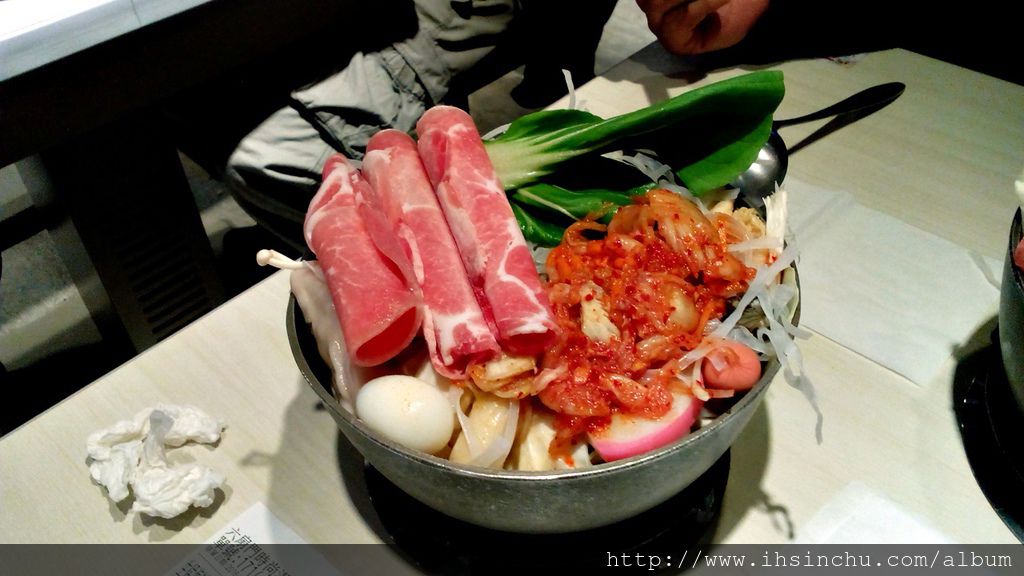 新竹平價小火鍋-想找新竹小火鍋吃到飽的地方嗎?推薦來六扇門小火鍋可以吃白飯爆米花冰淇淋吃到飽喔 新竹平價小火鍋-想找新竹小火鍋吃到飽的地方嗎?推薦來六扇門小火鍋可以吃白飯爆米花冰淇淋吃到飽喔