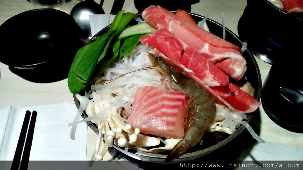 新竹平價小火鍋-想找新竹小火鍋吃到飽的地方嗎?推薦來六扇門小火鍋可以吃白飯爆米花冰淇淋吃到飽喔 新竹平價小火鍋-想找新竹小火鍋吃到飽的地方嗎?推薦來六扇門小火鍋可以吃白飯爆米花冰淇淋吃到飽喔