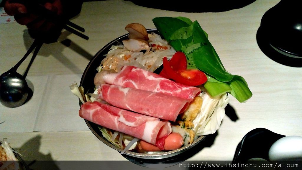 新竹平價小火鍋-想找新竹小火鍋吃到飽的地方嗎?推薦來六扇門小火鍋可以吃白飯爆米花冰淇淋吃到飽喔 新竹平價小火鍋-想找新竹小火鍋吃到飽的地方嗎?推薦來六扇門小火鍋可以吃白飯爆米花冰淇淋吃到飽喔