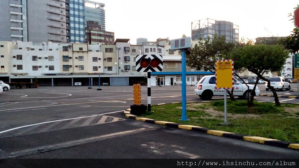 新竹駕訓班學開車考駕照心得分享-如何考駕照學開車相關規定?新竹汽車駕訓班推薦新芳鄰汽車駕駛人訓練班介紹 新竹駕訓班學開車考駕照心得分享-如何考駕照學開車相關規定?新竹汽車駕訓班推薦新芳鄰汽車駕駛人訓練班介紹