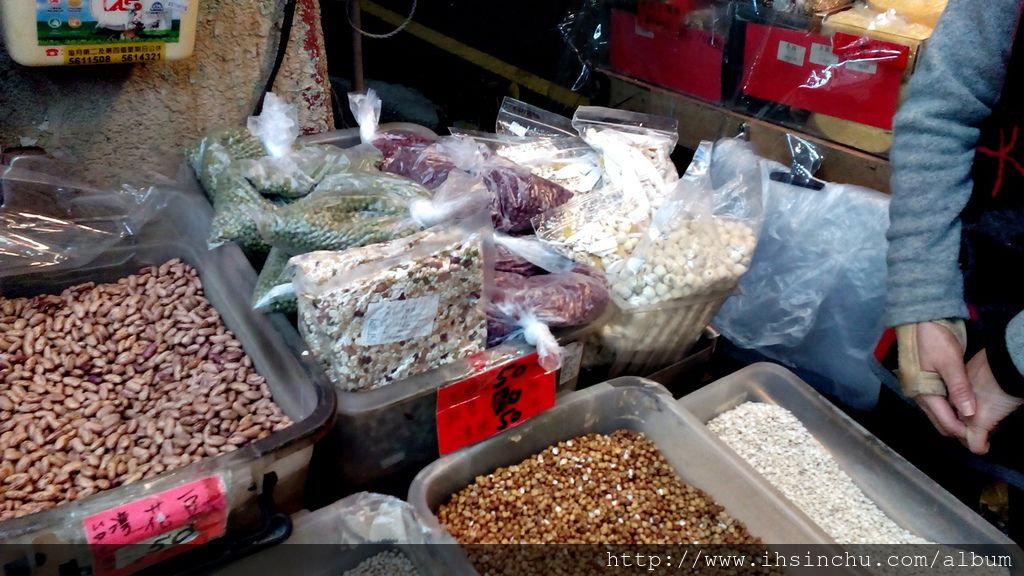 紅豆湯功效有哪些?紅豆湯怎麼煮? 紅豆湯要怎麼煮的顆顆完好,豆殼跟豆仁不分家,但是有入口即化?阿基師說紅豆湯煮法大眉角就是......先炒後悶豆子軟爛不破皮 紅豆湯功效有哪些?紅豆湯怎麼煮? 紅豆湯要怎麼煮的顆顆完好,豆殼跟豆仁不分家,但是有入口即化?阿基師說紅豆湯煮法大眉角就是......先炒後悶豆子軟爛不破皮