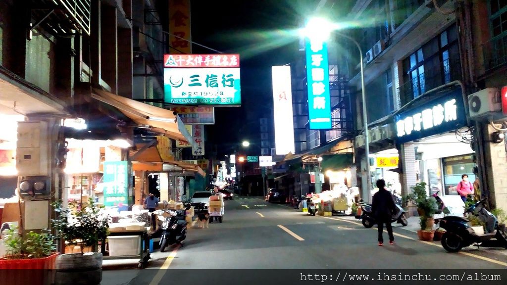 紅豆湯怎麼煮? 實戰煮一鍋顆顆完好,豆殼跟豆仁不分家,但是有入口即化的紅豆湯作戰計畫開始,先到賣乾貨的百年老店買最上等的紅豆回家。 紅豆湯怎麼煮? 實戰煮一鍋顆顆完好,豆殼跟豆仁不分家,但是有入口即化的紅豆湯作戰計畫開始,先到賣乾貨的百年老店買最上等的紅豆回家。