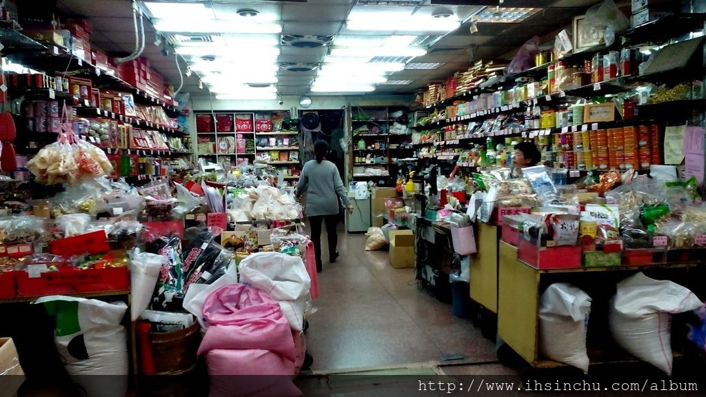 紅豆湯功效有哪些?紅豆湯怎麼煮? 紅豆湯要怎麼煮的顆顆完好,豆殼跟豆仁不分家,但是有入口即化?阿基師說紅豆湯煮法大眉角就是......先炒後悶豆子軟爛不破皮 紅豆湯功效有哪些?紅豆湯怎麼煮? 紅豆湯要怎麼煮的顆顆完好,豆殼跟豆仁不分家,但是有入口即化?阿基師說紅豆湯煮法大眉角就是......先炒後悶豆子軟爛不破皮