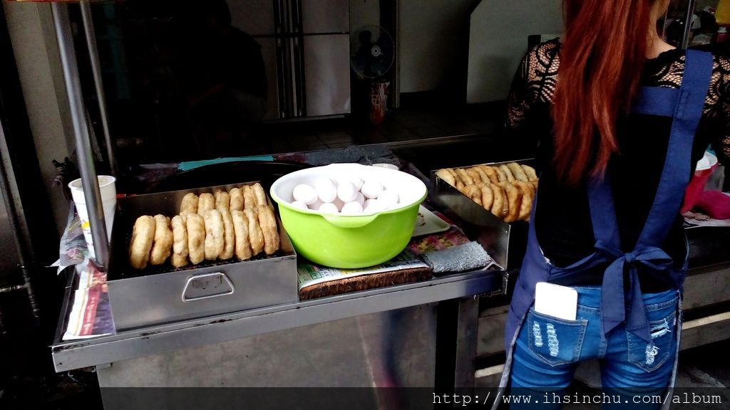 竹東美食小吃推薦,好吃的竹東吳媽媽餡餅來了,來竹東找好吃美食小吃,不能錯過吳媽媽餡餅喔!! 竹東美食小吃推薦,好吃的竹東吳媽媽餡餅來了,來竹東找好吃美食小吃,不能錯過吳媽媽餡餅喔!!