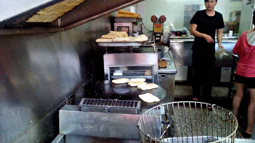 強力推薦新竹好吃又便宜的宵夜及早餐店-永和豆漿大王,座落於新竹光復路上,鄰近新竹關新商圈、科學園區、老爺酒店,這是我們比較過許多家永和豆漿的心得評價:這家宵夜及早餐店最好吃也最便宜! 強力推薦新竹好吃又便宜的宵夜及早餐店-永和豆漿大王,座落於新竹光復路上,鄰近新竹關新商圈、科學園區、老爺酒店,這是我們比較過許多家永和豆漿的心得評價:這家宵夜及早餐店最好吃也最便宜!