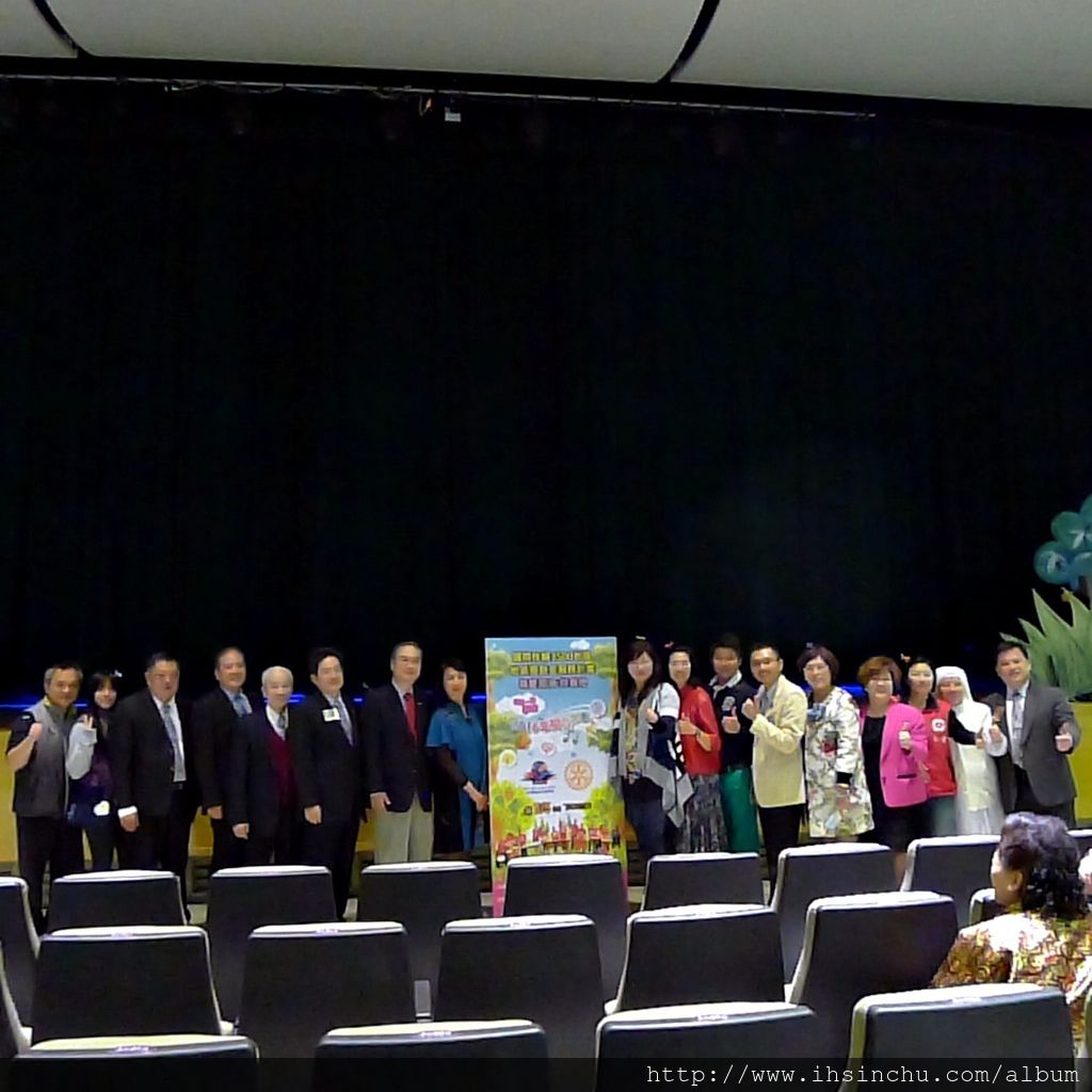 基金會執行長林湘雅說,仁愛基金會成立10週年,為1000多名身心障礙朋友服務,協助身障者過有尊嚴、有品質的生活,此次音樂會看見身障者專注的練習與排演,那種融入音樂的情境,讓人感動。 基金會執行長林湘雅說,仁愛基金會成立10週年,為1000多名身心障礙朋友服務,協助身障者過有尊嚴、有品質的生活,此次音樂會看見身障者專注的練習與排演,那種融入音樂的情境,讓人感動。