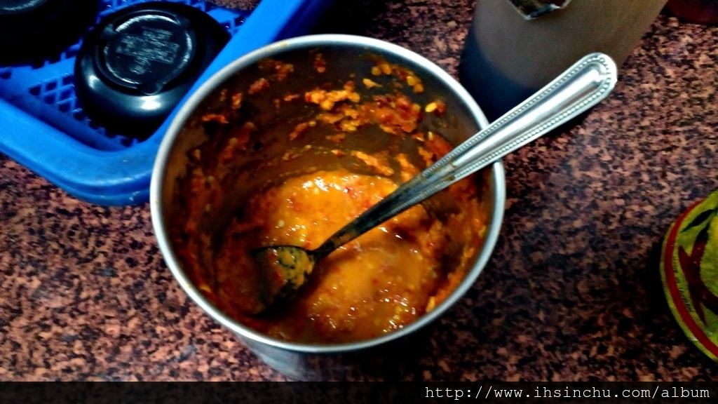 冬天吃幾口沾上橘黃色辣椒醬的蘿蔔糕,立刻額頭冒汗,因為真的太辣了,辣得太爽了。 冬天吃幾口沾上橘黃色辣椒醬的蘿蔔糕,立刻額頭冒汗,因為真的太辣了,辣得太爽了。