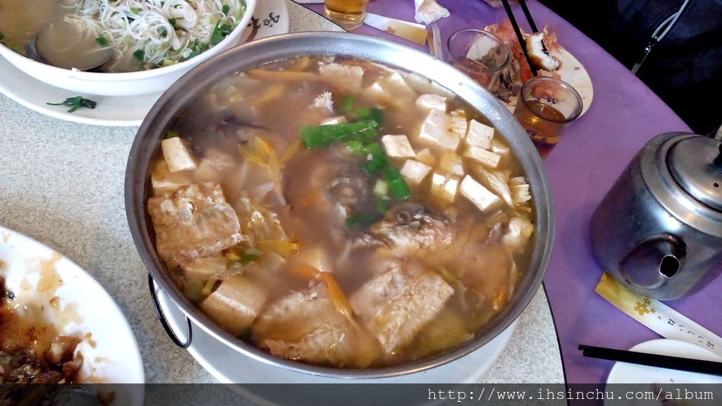 活魚三吃中的砂鍋魚頭湯 活魚三吃中的砂鍋魚頭湯