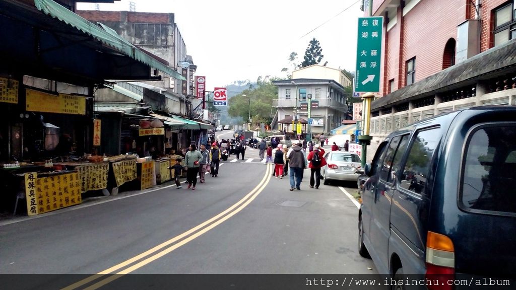 角板山美食商圈地址: 桃園縣復興鄉中正路1-200號 林記客家小吃地址: 桃園縣復興鄉中正路100號 角板山平價小吃地址: 桃園縣復興鄉中正路51號 角板山參小福水果行地址: 桃園縣復興鄉中正路37號 角板山美食商圈地址: 桃園縣復興鄉中正路1-200號 林記客家小吃地址: 桃園縣復興鄉中正路100號 角板山平價小吃地址: 桃園縣復興鄉中正路51號 角板山參小福水果行地址: 桃園縣復興鄉中正路37號