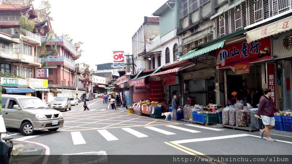 角板山形象商圈大多賣一些香菇、金針、木耳等山產品 角板山形象商圈大多賣一些香菇、金針、木耳等山產品