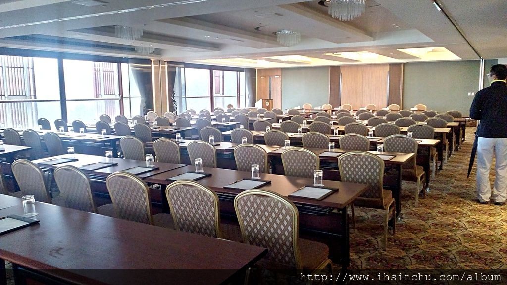 阿里山賓館會議室報價: 國際會議廳 133坪 120人 4小時 $20000NT A廳 43坪 30人 4小時 8000NT B廳 22坪 30人 4小時 8000NT C廳 22坪 30人 4小時 8000NT 阿里山賓館會議室報價: 國際會議廳 133坪 120人 4小時 $20000NT A廳 43坪 30人 4小時 8000NT B廳 22坪 30人 4小時 8000NT C廳 22坪 30人 4小時 8000NT