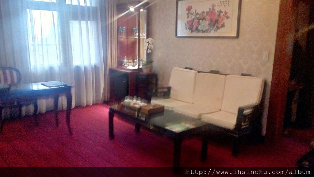 歷史館總統套房的客廳,約略只有十坪大小! 歷史館總統套房的客廳,約略只有十坪大小!