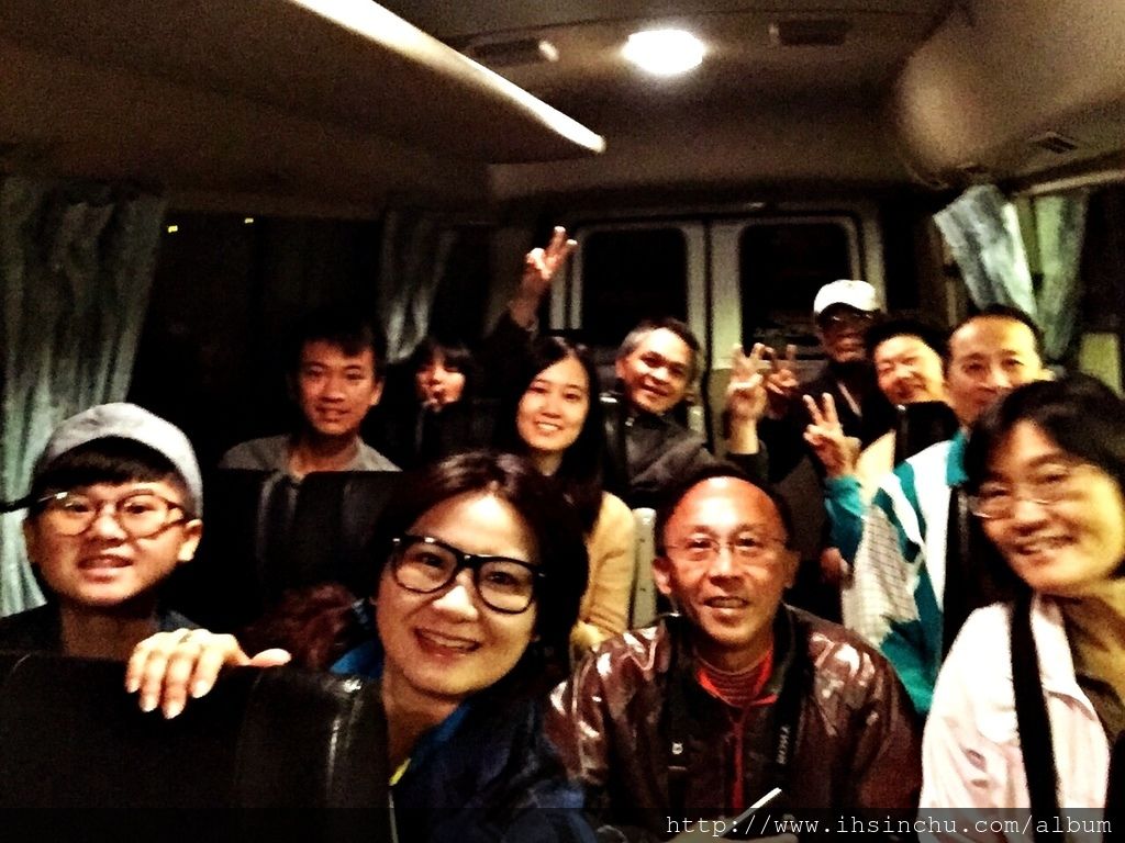 一車人先來個大合照吧,紀念我們凌晨3點爬起來就為了看日出,這輩子還沒這麼早起過耶。 一車人先來個大合照吧,紀念我們凌晨3點爬起來就為了看日出,這輩子還沒這麼早起過耶。