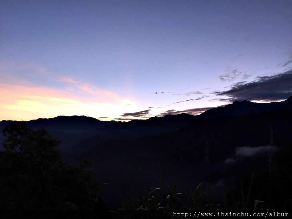 有點陽光跑出來,大家開始越來越興奮了,大家開始唱起阿里山名歌:阿里山的姑娘美如水阿,阿里山的少年壯如山阿........................ 有點陽光跑出來,大家開始越來越興奮了,大家開始唱起阿里山名歌:阿里山的姑娘美如水阿,阿里山的少年壯如山阿........................