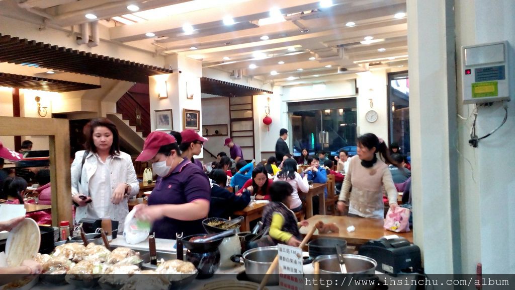 竹北十一街麵食館有道地的山東大滷麵、麵疙瘩、眷村雙醬麵、蘭州大麵、手桿麵、牛肉麵、牛肉捲餅、蔥油餅、小米粥等道地山東美食-這是一家新竹人推薦新竹美食好吃餐廳喔 竹北十一街麵食館有道地的山東大滷麵、麵疙瘩、眷村雙醬麵、蘭州大麵、手桿麵、牛肉麵、牛肉捲餅、蔥油餅、小米粥等道地山東美食-這是一家新竹人推薦新竹美食好吃餐廳喔