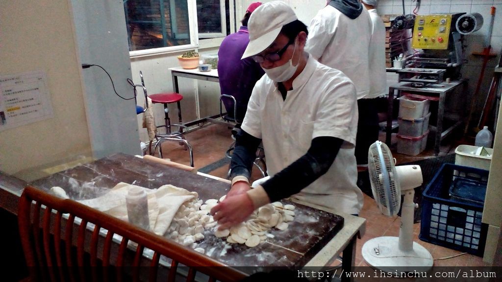 竹北十一街麵食館有道地的山東大滷麵、麵疙瘩、眷村雙醬麵、蘭州大麵、手桿麵、牛肉麵、牛肉捲餅、蔥油餅、小米粥等道地山東美食-這是一家新竹人推薦新竹美食好吃餐廳喔 竹北十一街麵食館有道地的山東大滷麵、麵疙瘩、眷村雙醬麵、蘭州大麵、手桿麵、牛肉麵、牛肉捲餅、蔥油餅、小米粥等道地山東美食-這是一家新竹人推薦新竹美食好吃餐廳喔