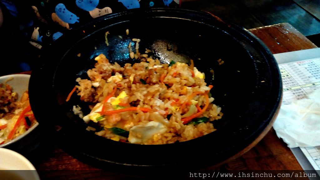 竹北十一街麵食館有道地的山東大滷麵、麵疙瘩、眷村雙醬麵、蘭州大麵、手桿麵、牛肉麵、牛肉捲餅、蔥油餅、小米粥等道地山東美食-這是一家新竹人推薦新竹美食好吃餐廳喔 竹北十一街麵食館有道地的山東大滷麵、麵疙瘩、眷村雙醬麵、蘭州大麵、手桿麵、牛肉麵、牛肉捲餅、蔥油餅、小米粥等道地山東美食-這是一家新竹人推薦新竹美食好吃餐廳喔