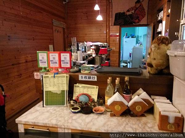 塔那TANA簡餐咖啡餐廳唯一可取的地方是這家餐廳的裝潢都非常高檔,都是實木食材,隔音隔離手機訊號都非常好。 塔那TANA簡餐咖啡餐廳唯一可取的地方是這家餐廳的裝潢都非常高檔,都是實木食材,隔音隔離手機訊號都非常好。