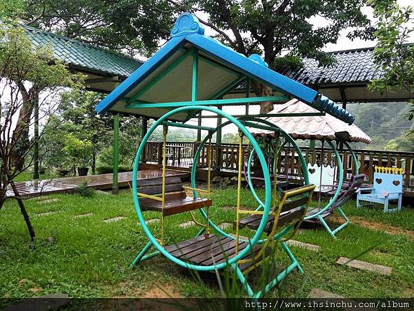 想想吃虧就是占便宜,提供過路人親切免費的服務,有可能換到更多回報喔! 想想吃虧就是占便宜,提供過路人親切免費的服務,有可能換到更多回報喔