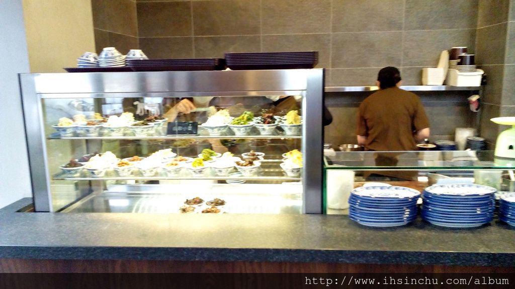 段純貞牛肉麵店內小菜也是便宜又好吃,吃牛肉麵一定要配小菜啦。 段純貞牛肉麵店內小菜也是便宜又好吃,吃牛肉麵一定要配小菜啦。