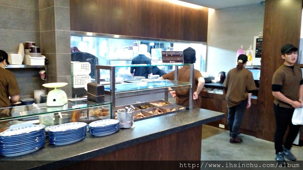 段純貞牛肉麵店內小菜也是便宜又好吃,吃牛肉麵一定要配小菜啦。 段純貞牛肉麵店內小菜也是便宜又好吃,吃牛肉麵一定要配小菜啦。