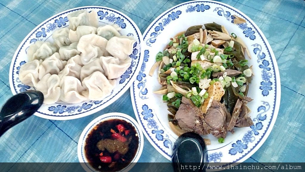 竹東找好吃餐廳的嗎?建議可以來試試竹東包SIR水餃喔,料實在價格又經濟實惠,號稱竹東三大美食之一喔,更被在地新竹人推薦為新竹美食餐廳之一,地址新竹縣竹東鎮北興路三段160號電話03-5110088 竹東找好吃餐廳的嗎?建議可以來試試竹東包SIR水餃喔,料實在價格又經濟實惠,號稱竹東三大美食之一喔,更被在地新竹人推薦為新竹美食餐廳之一,地址新竹縣竹東鎮北興路三段160號電話03-5110088