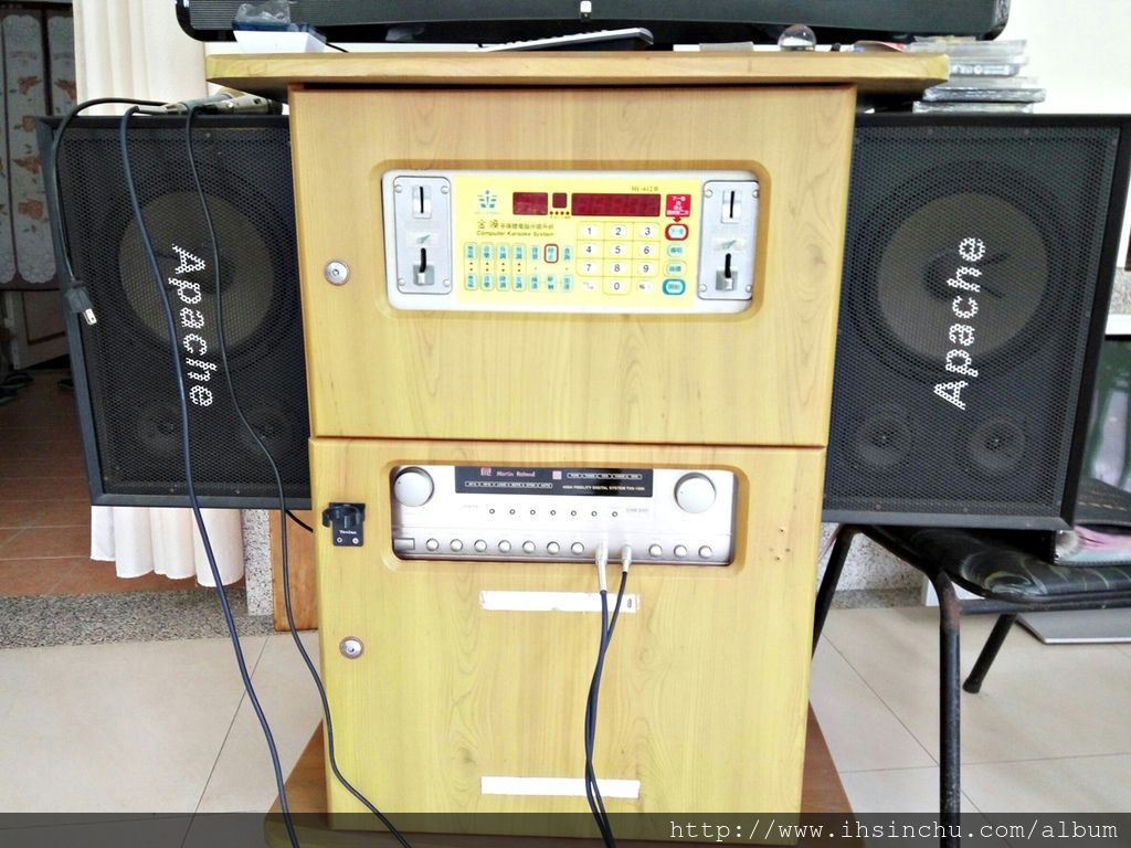 位於埔里的花鳥新村民宿不但住宿價錢便宜,娛樂設施不輸給大飯店喔,有卡拉OK,撞球室、桌球室、健身房有跑步機等一堆。 位於埔里的花鳥新村民宿不但住宿價錢便宜,娛樂設施不輸給大飯店喔,有卡拉OK,撞球室、桌球室、健身房有跑步機等一堆。