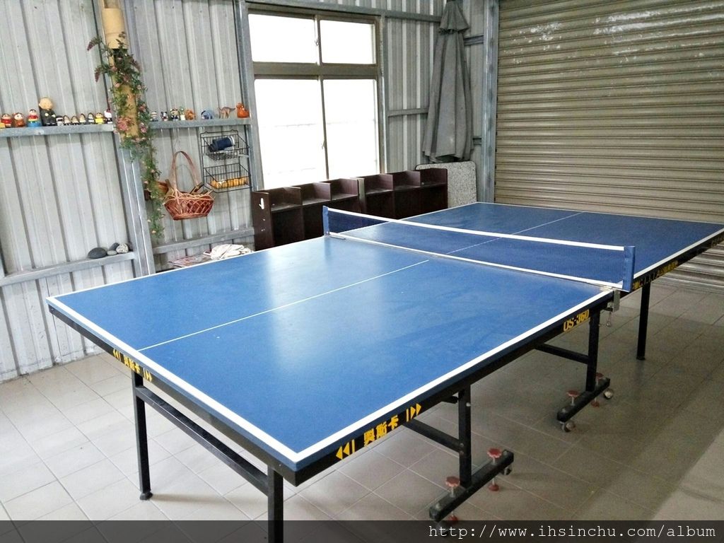 位於埔里的花鳥新村民宿不但住宿價錢便宜,娛樂設施不輸給大飯店喔,有卡拉OK,撞球室、桌球室、健身房有跑步機等一堆。 位於埔里的花鳥新村民宿不但住宿價錢便宜,娛樂設施不輸給大飯店喔,有卡拉OK,撞球室、桌球室、健身房有跑步機等一堆。