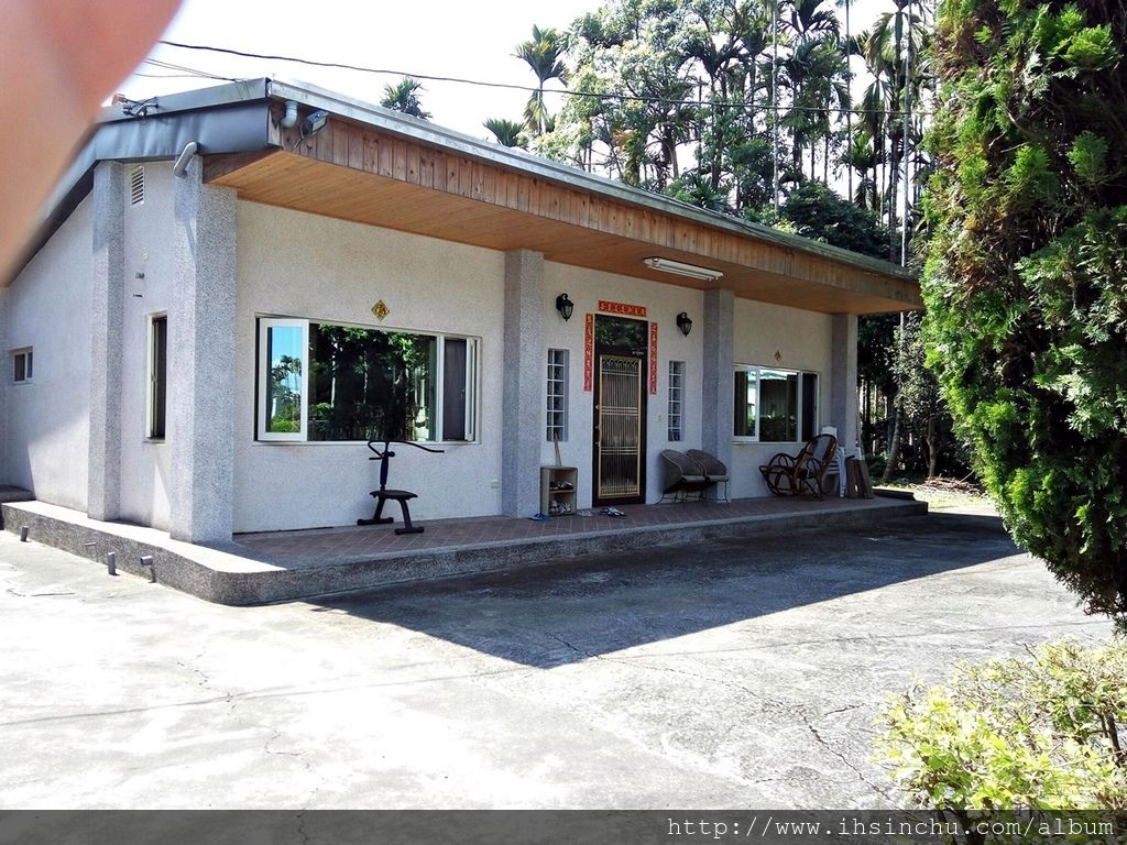 埔里平價民宿花鳥新村評價-去日月潭或南投埔里要住哪呢?推薦來埔里魚池鄉這家花鳥新村平價民宿停留一晚,感受主人親切熱情的招待及解說,更深入了解日月潭及埔里在地文化,超推薦的埔里便宜民宿喔。 埔里平價民宿花鳥新村評價-去日月潭或南投埔里要住哪呢?推薦來埔里魚池鄉這家花鳥新村平價民宿停留一晚,感受主人親切熱情的招待及解說,更深入了解日月潭及埔里在地文化,超推薦的埔里便宜民宿喔。