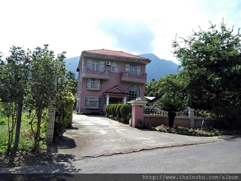 日月潭花鳥新村民宿地址:南投縣魚池鄉東光村水尾巷4-5號, 訂房電話:049-2880452 傳真:049-2880973 手機:0937-926328  日月潭花鳥新村民宿地址:南投縣魚池鄉東光村水尾巷4-5號, 訂房電話:049-2880452 傳真:049-2880973 手機:0937-926328