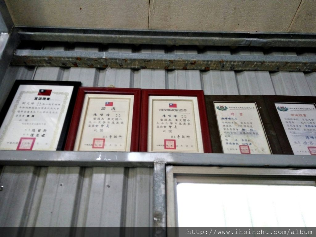 埔里平價民宿花鳥新村評價-去日月潭或南投埔里要住哪呢?推薦來埔里魚池鄉這家花鳥新村平價民宿停留一晚,感受主人親切熱情的招待及解說,更深入了解日月潭及埔里在地文化,超推薦的埔里便宜民宿喔。 埔里平價民宿花鳥新村評價-去日月潭或南投埔里要住哪呢?推薦來埔里魚池鄉這家花鳥新村平價民宿停留一晚,感受主人親切熱情的招待及解說,更深入了解日月潭及埔里在地文化,超推薦的埔里便宜民宿喔。