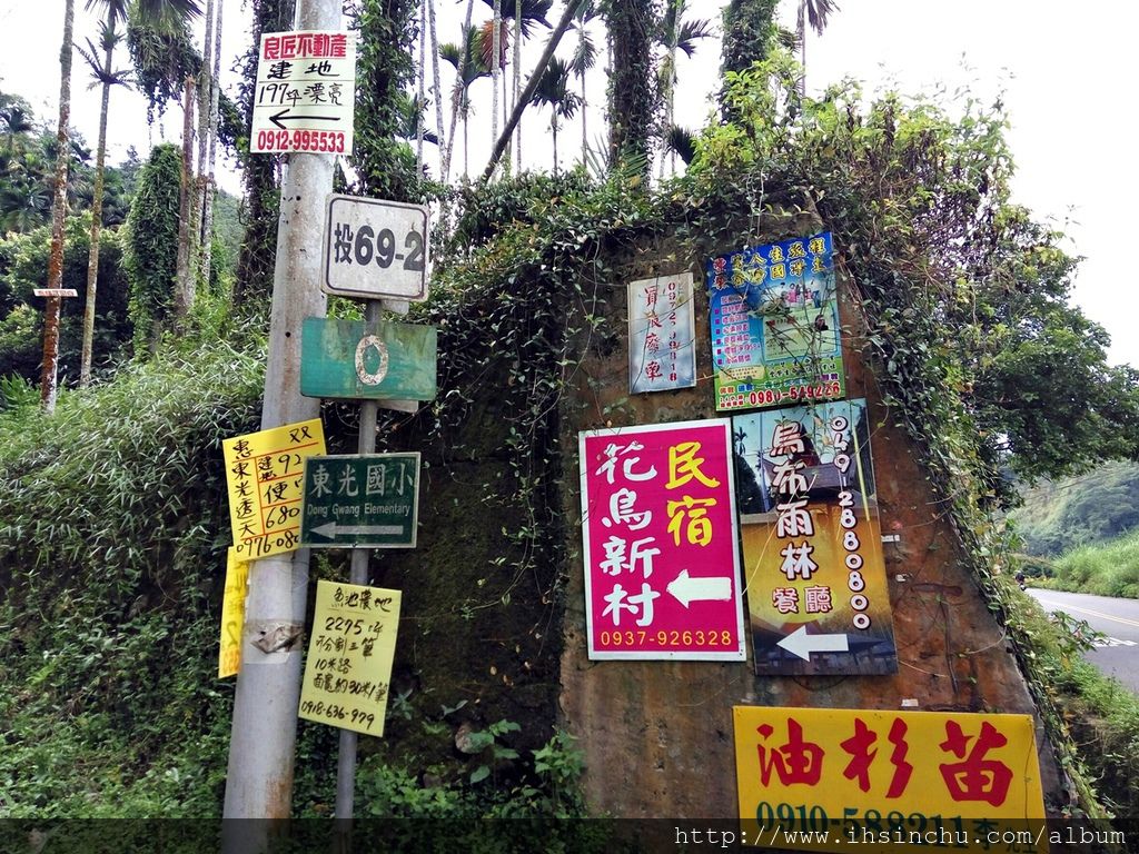 誤打誤撞地找到這家花鳥新村民宿,真有如世外桃源一般,感謝主人分享那豪宅般的大房子讓我們當自己家一般的使用,更感謝主人親切熱情的招待及解說,讓我們大家對埔里及日月潭有更深的認識。 誤打誤撞地找到這家花鳥新村民宿,真有如世外桃源一般,感謝主人分享那豪宅般的大房子讓我們當自己家一般的使用,更感謝主人親切熱情的招待及解說,讓我們大家對埔里及日月潭有更深的認識。