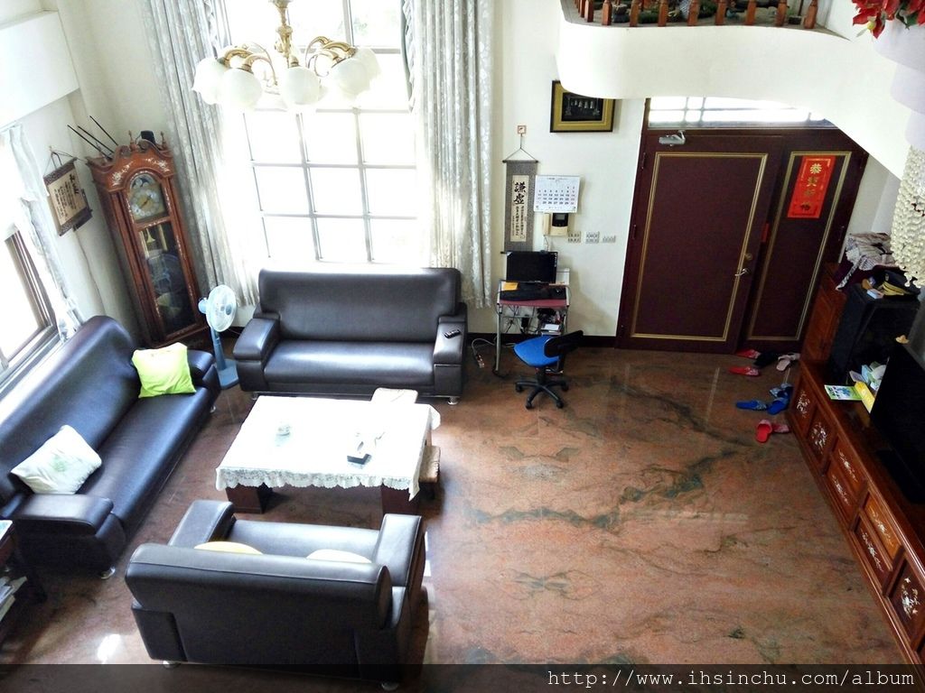 為了打造符合客人的休憩空間,花鳥新村選擇柔和色系的寢飾,搭配著簡單俐落的內部陳設,如此恰到好處的佈置,順勢將整體舒適度提昇。跟隨你左右的,是自在...亦是快樂;心有多輕鬆,心靈音符就多輕快。讓花鳥新村幫你譜出只屬於自已的專屬樂章。倘若您對旅途或行程有任何疑問,歡迎直接電洽【049-2880452】或【0937-926328】日月潭花鳥新村民宿。 為了打造符合客人的休憩空間,花鳥新村選擇柔和色系的寢飾,搭配著簡單俐落的內部陳設,如此恰到好處的佈置,順勢將整體舒適度提昇。跟隨你左右的,是自在...亦是快樂;心有多輕鬆,心靈音符就多輕快。讓花鳥新村幫你譜出只屬於自已的專屬樂章。倘若您對旅途或行程有任何疑問,歡迎直接電洽【049-2880452】或【0937-926328】日月潭花鳥新村民宿。