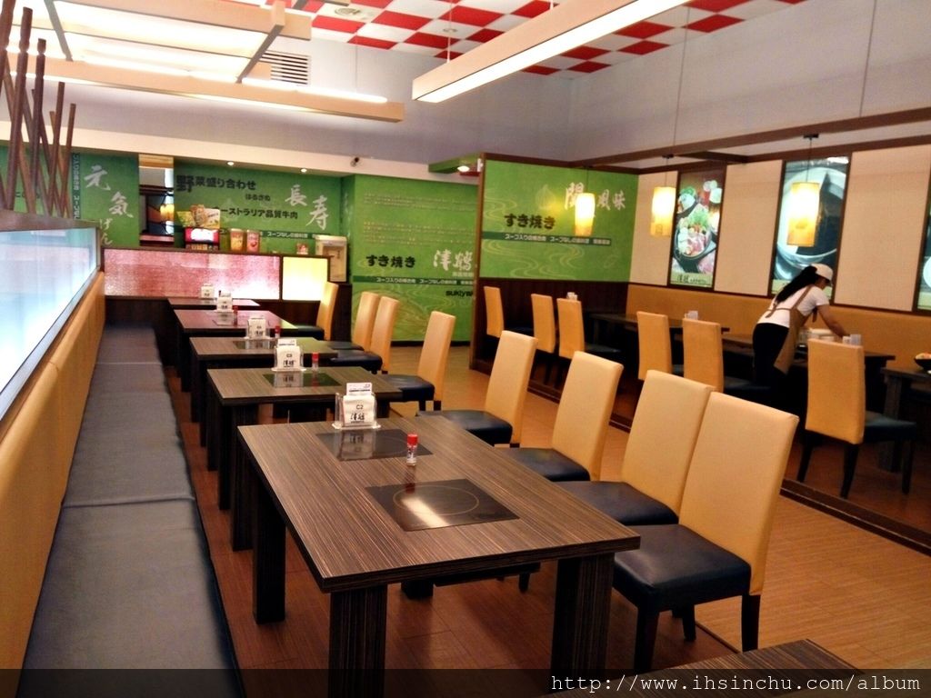 若不是過了用餐時間,可能很難看到這般空曠座位吧 Lunch_7922