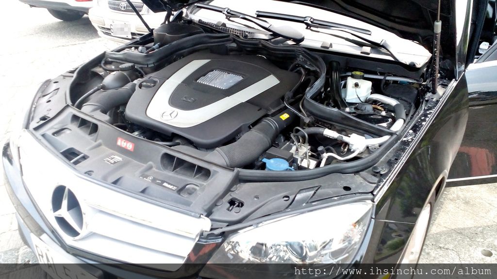 新竹賓士BMW寶馬維修保養廠推薦泳輪汽車修理廠,這台外匯車賓士C300 AMG開了五年,里程數也接近10萬公里,都是在泳倫做保養維修,希望再開兩年要換新車了,新竹汽車保養廠推薦這家評價不錯的賓士保養廠,泳輪汽車評價不錯喔! 新竹賓士BMW寶馬維修保養廠推薦泳輪汽車修理廠,這台外匯車賓士C300 AMG開了五年,里程數也接近10萬公里,都是在泳倫做保養維修,希望再開兩年要換新車了,新竹汽車保養廠推薦這家評價不錯的賓士保養廠,泳輪汽車評價不錯喔!