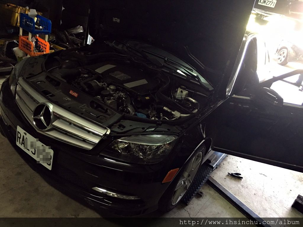 那我問:水溫過低會傷引擎嗎?阿倫說:不會,但會傷荷包,油耗會增加,馬力會降低。 今天又上了一課,原來汽車水溫不行過低,一般汽車正常工作溫度約介於90幾度到100度出頭。 那我問:為什麼會水溫過低?阿倫說:應該是水龜(節溫器)壞了,無法密合,或是有漏洞,造成水箱水一直在大循環。 那我問:水溫過低會傷引擎嗎?阿倫說:不會,但會傷荷包,油耗會增加,馬力會降低。 今天又上了一課,原來汽車水溫不行過低,一般汽車正常工作溫度約介於90幾度到100度出頭。 那我問:為什麼會水溫過低?阿倫說:應該是水龜(節溫器)壞了,無法密合,或是有漏洞,造成水箱水一直在大循環。