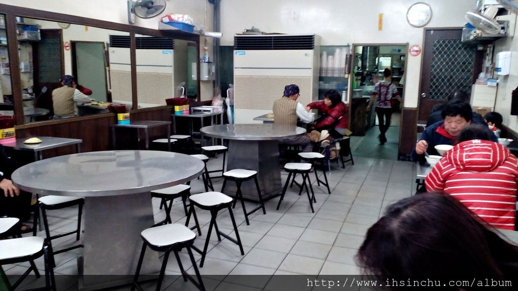 新竹宵夜和味清粥小菜地址新竹市北區長安街36號,營業時間從傍晚5點到凌晨3點,是新竹人推薦常去吃的新竹消夜首選之一喔 新竹宵夜和味清粥小菜地址新竹市北區長安街36號,營業時間從傍晚5點到凌晨3點,是新竹人推薦常去吃的新竹消夜首選之一喔