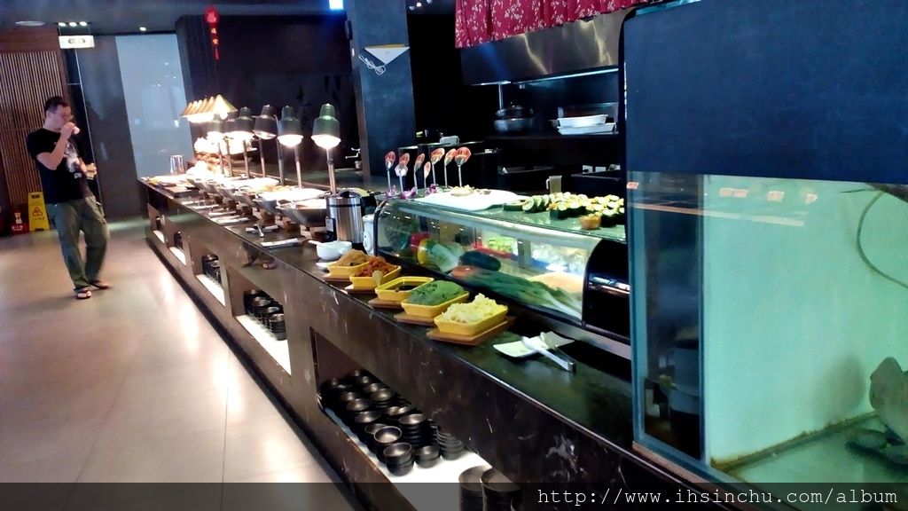 熱食區、壽司吧,能滿足你的眼睛和味蕾 IMG_20160304_132121