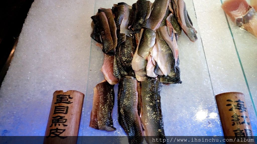 這裡的鮮魚種類很多喔,喜歡吃虱目魚皮的人有口福囉 IMG_20160304_132010