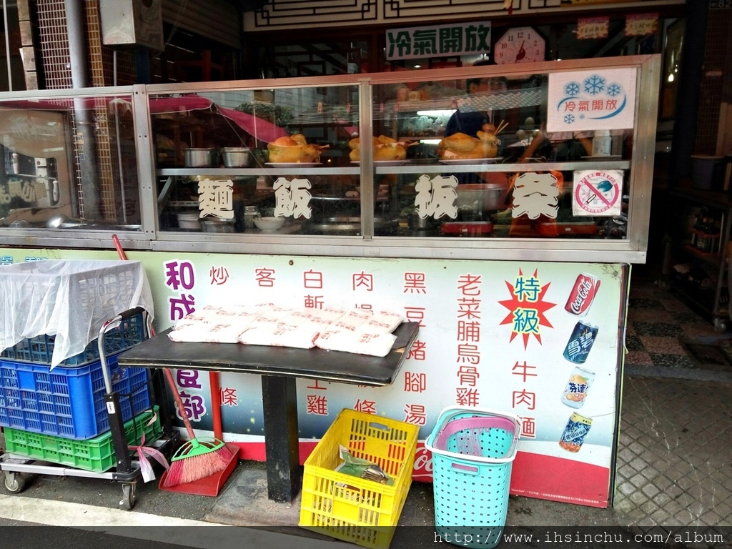 若是小吃無法滿足您的味蕾,這裡也有不少新竹報導美食,是很多節目推薦的好滋味,有興趣的可以嘗試喔,老菜脯雞湯、黑豆豬腳湯,很多客家菜已經被改良了 內灣_9291