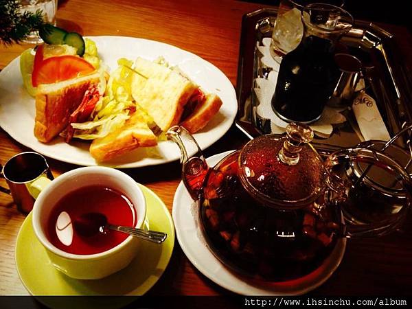 台北人氣下午茶甜點推薦-米朗琪咖啡,位在信義新光三越A11-B1的MELANGE CAFE-米朗琪咖啡,獲選2016全台十大人氣收藏餐廳,信義新光店是米朗琪咖啡用餐座位最多的分店,也是台北必吃鬆餅排隊名店喔,吃到好吃的當然要推薦給大家!! 台北人氣下午茶甜點推薦-米朗琪咖啡,位在信義新光三越A11-B1的MELANGE CAFE-米朗琪咖啡,獲選2016全台十大人氣收藏餐廳,信義新光店是米朗琪咖啡用餐座位最多的分店,也是台北必吃鬆餅排隊名店喔,吃到好吃的當然要推薦給大家!!