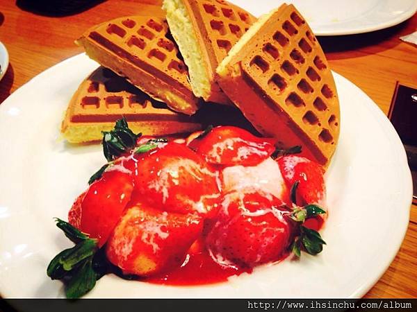 台北人氣下午茶甜點推薦-米朗琪咖啡,位在信義新光三越A11-B1的MELANGE CAFE-米朗琪咖啡,獲選2016全台十大人氣收藏餐廳,信義新光店是米朗琪咖啡用餐座位最多的分店,也是台北必吃鬆餅排隊名店喔,吃到好吃的當然要推薦給大家!! 台北人氣下午茶甜點推薦-米朗琪咖啡,位在信義新光三越A11-B1的MELANGE CAFE-米朗琪咖啡,獲選2016全台十大人氣收藏餐廳,信義新光店是米朗琪咖啡用餐座位最多的分店,也是台北必吃鬆餅排隊名店喔,吃到好吃的當然要推薦給大家!!