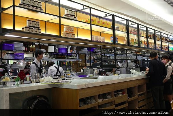 台北人氣下午茶甜點推薦-米朗琪咖啡,位在信義新光三越A11-B1的MELANGE CAFE-米朗琪咖啡,獲選2016全台十大人氣收藏餐廳,信義新光店是米朗琪咖啡用餐座位最多的分店,也是台北必吃鬆餅排隊名店喔,吃到好吃的當然要推薦給大家!! 台北人氣下午茶甜點推薦-米朗琪咖啡,位在信義新光三越A11-B1的MELANGE CAFE-米朗琪咖啡,獲選2016全台十大人氣收藏餐廳,信義新光店是米朗琪咖啡用餐座位最多的分店,也是台北必吃鬆餅排隊名店喔,吃到好吃的當然要推薦給大家!!