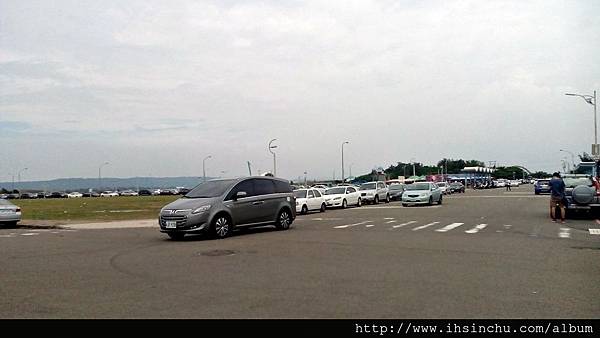 南寮漁港喔,不但有遼闊視野,還有新鮮美食,是情侶約會、家人放風的好選擇呢,南寮漁港的介紹將分兩個重點介紹,一是景點介紹另一就是美食介紹囉,在這以美食為主了 1473207469-4165501322_l